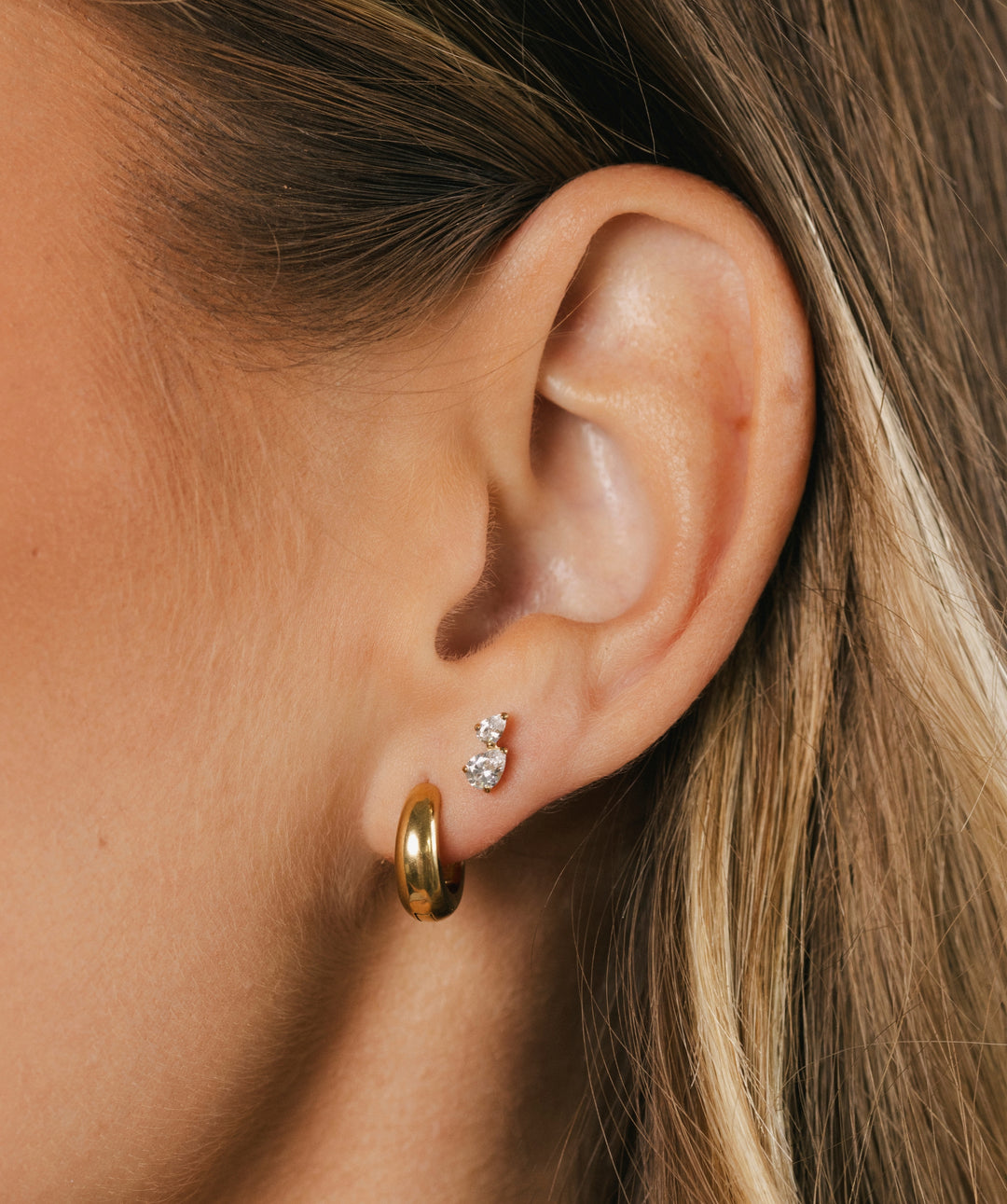 Double Teardrop Flat Back Stud