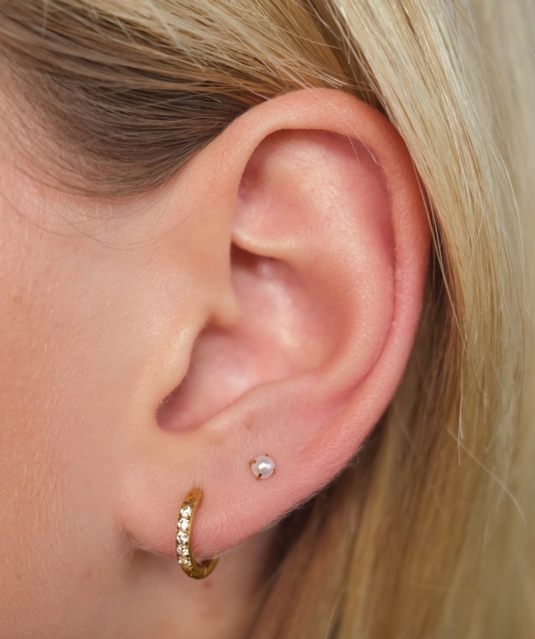 Pearl Flat Back Stud
